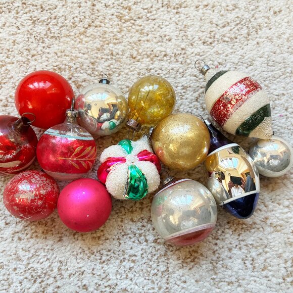 Vintage Lot of 13 Small Feather Tree Mercury Glass Ornaments Tiny Indents Mica - Picture 2 of 6